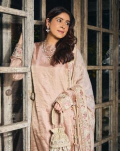 Bhavana Pandey
The wife of actor Chunky Panday and mother of actress Ananya Panday, Bhavana is a combination of warmth and ambition. As an entrepreneur, she’s building her brand while maintaining close friendships within the group.